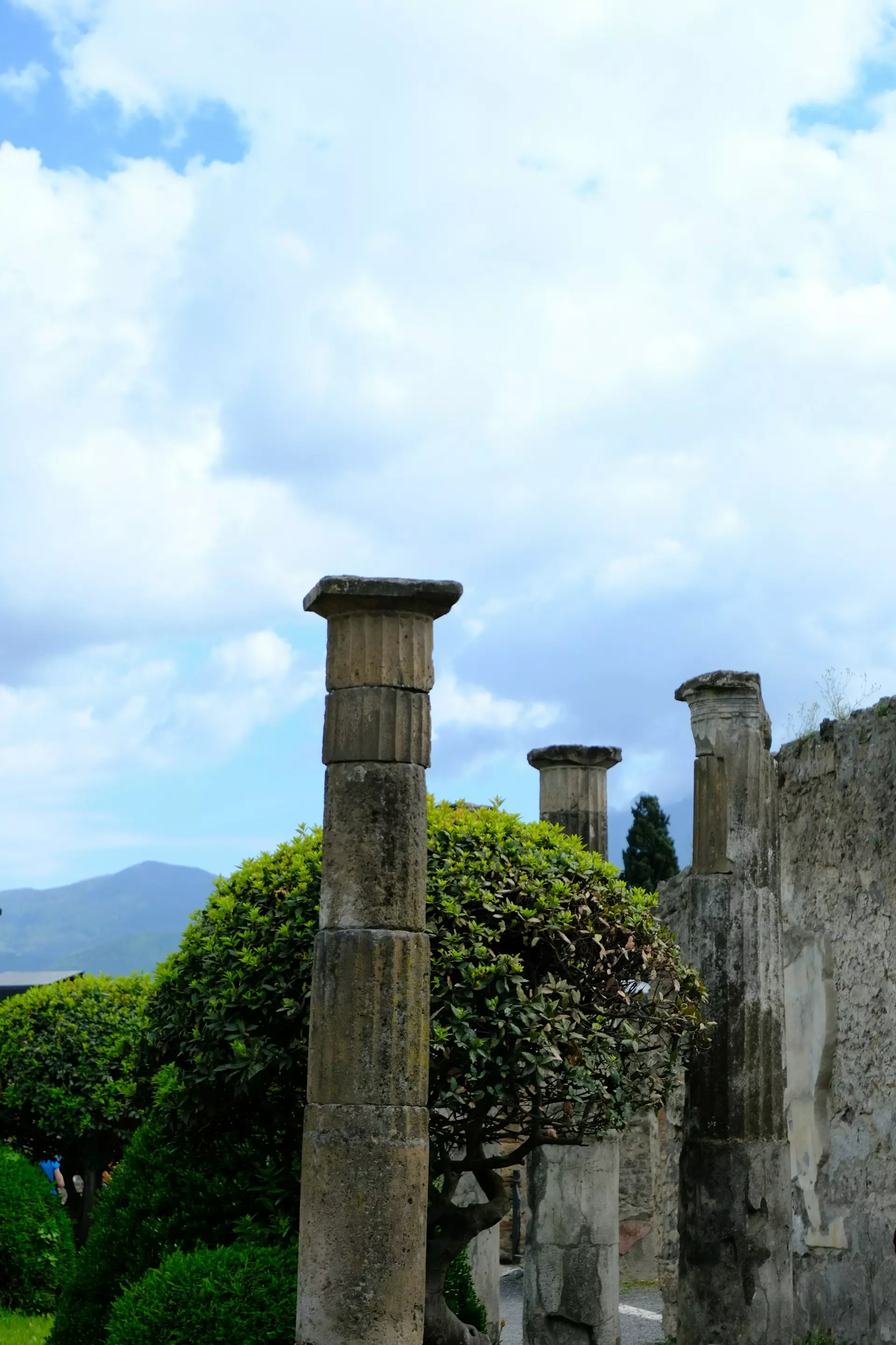 jose luis lobera CnQ2IUwViiI unsplash.jpg