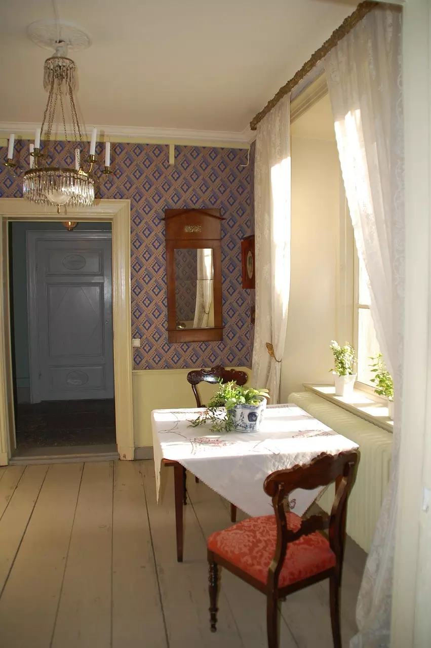 lilmedia table 92514 1280.jpg