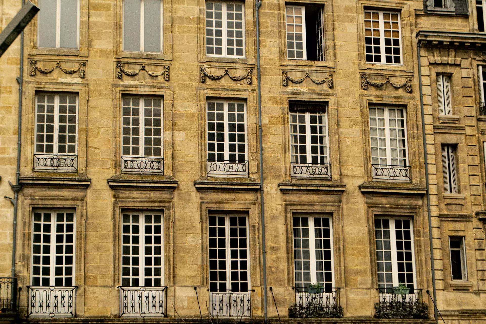 project keno PbmiKl8XiBo unsplash.jpg