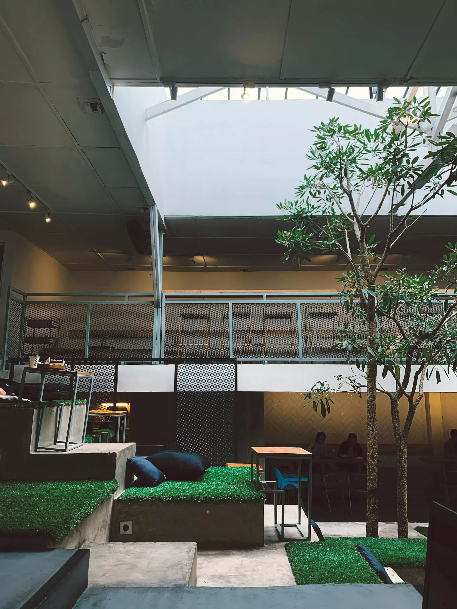 szasa amanda esQgNftoyW8 unsplash.jpg